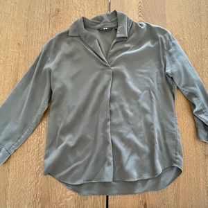 Green collared half-sleeve top